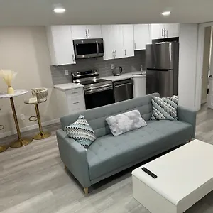Brand New 2 Bedrooms Modern Guest With Separate Entrance Canada